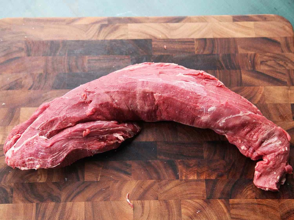 [DUTCH_VEAL_MILK_FED_TENDERLOIN_WHOLE] Dutch Veal Milk Fed Tenderloin, Whole